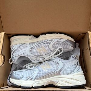 New Balance 530 Women’s Size 7.5 in Grey/Beige